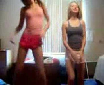 Sar���n G�zeller ��lg�nca Dans Ediyorlar